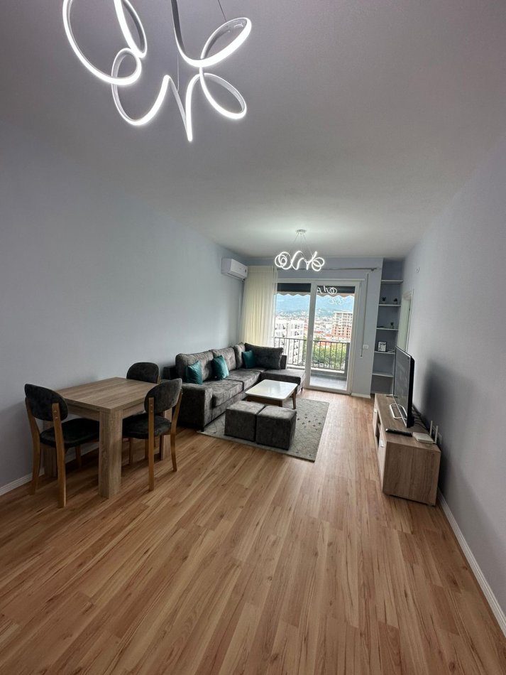 Tirane, jepet me qera apartament 2+1 Kati 7, 75 m² 500 € (5 Maj)