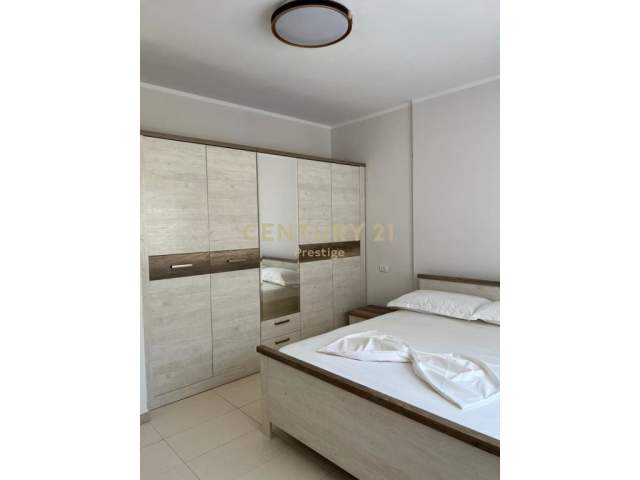 Vlore, jepet me qera apartament 2+1+A+BLK Kati 5, 100 m² 500 Euro (Lungo mare)