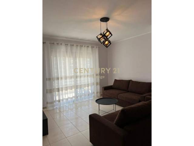 Vlore, jepet me qera apartament 2+1+A+BLK Kati 5, 100 m² 500 Euro (Lungo mare)