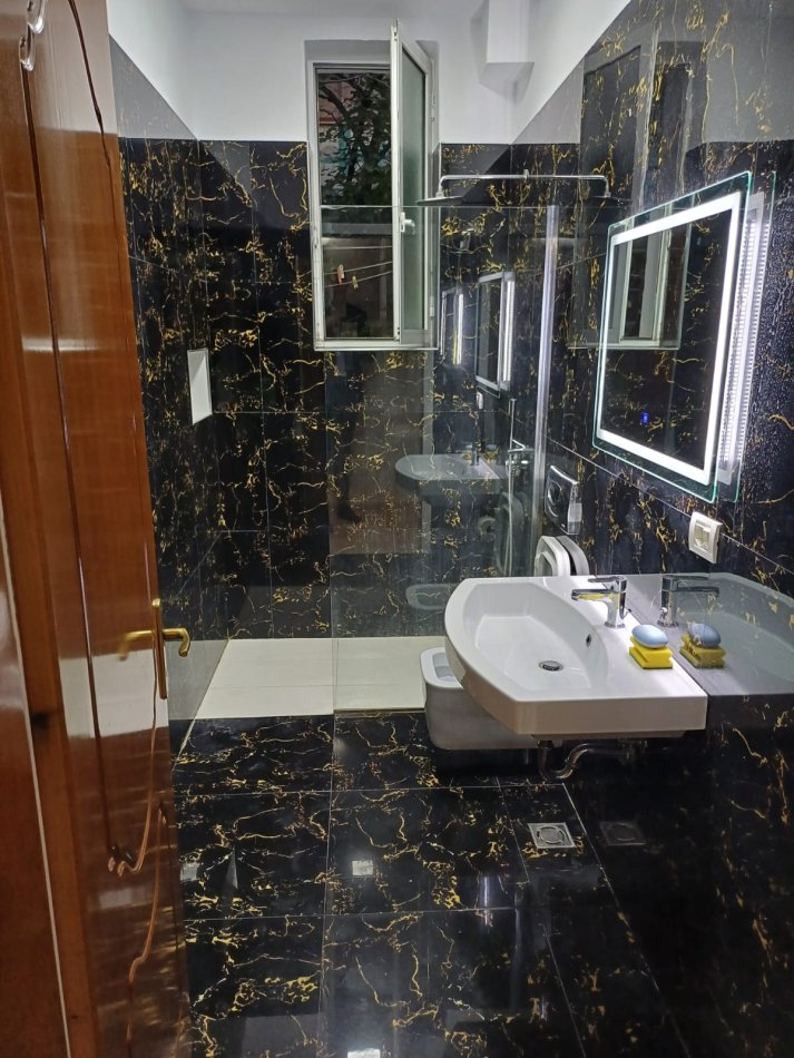 Tirane, jepet me qera apartament 2+1+Aneks+Ballkon Kati 2, 85 m² 700 € (sheshi willson)