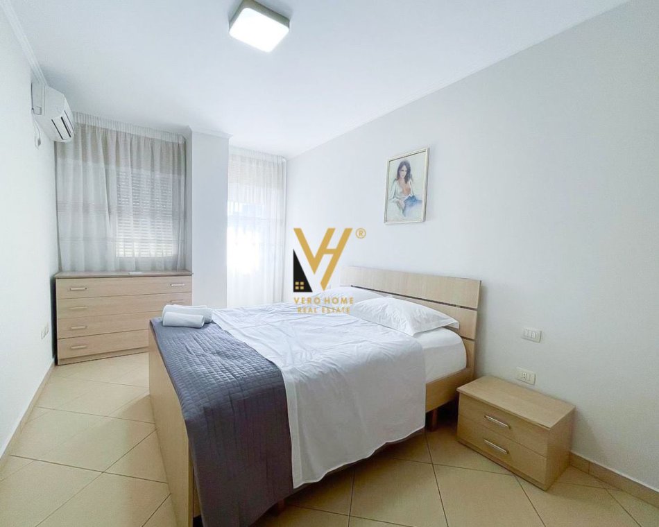 Tirane, jepet me qera apartament 1+1+Ballkon Kati 6, 76 m² 600 € (RRUGA E KAVAJES)