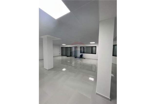 Tirane, jepet me qera ambjent biznesi Kati 0, 500 m² 1.300 Euro (Rruga Muhamet Deliu)