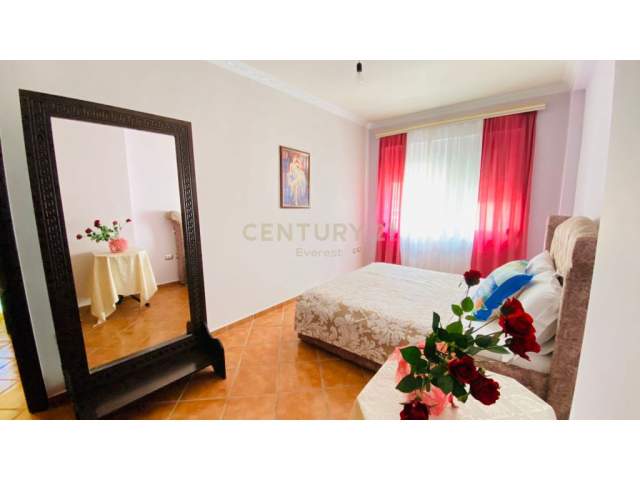 Vlore, jepet me qera apartament 2+1+BLK Kati 5, 90 m² 400 Euro (LUNGOMARE)