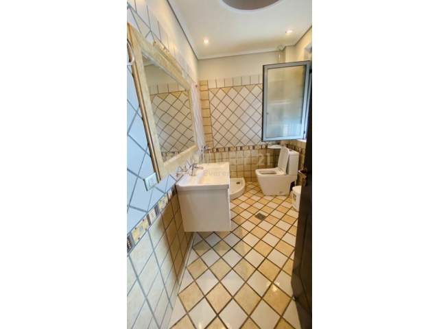 Vlore, jepet me qera apartament 2+1+BLK Kati 5, 90 m² 400 Euro (LUNGOMARE)