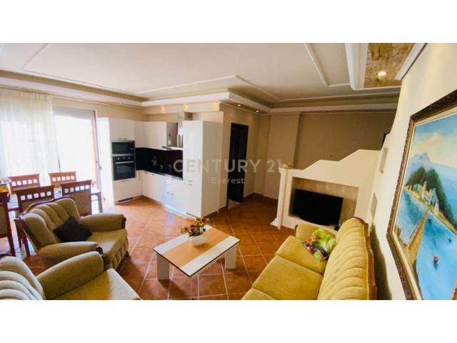 Vlore, jepet me qera apartament 2+1+BLK Kati 5, 90 m² 400 Euro (LUNGOMARE)
