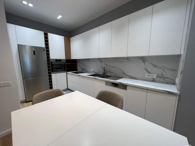 Tirane, jepet me qera apartament Kati 5, 126 m² 1.100 Euro (Square 21)