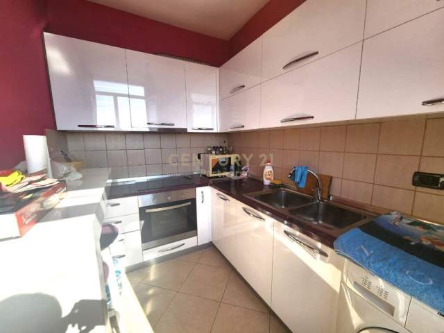 Tirane, shes apartament 2+1 Kati 9, 107 m² 210.000 Euro (Rruga e Kavajës)