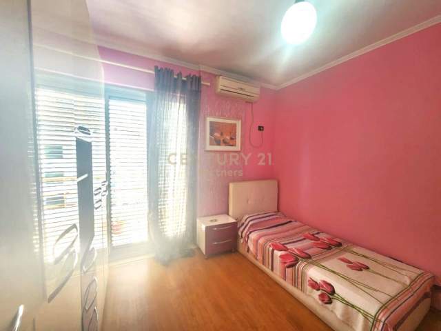 Tirane, shes apartament 2+1 Kati 9, 107 m² 210.000 Euro (Rruga e Kavajës)