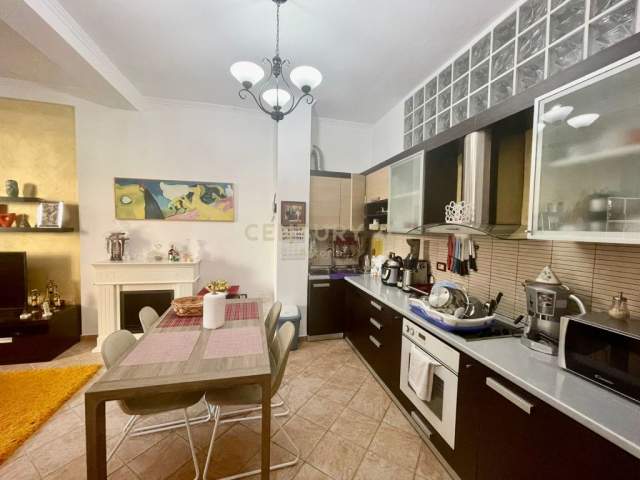 Tirane, shitet apartament 2+1 Kati 1, 90 m² 145.000 Euro