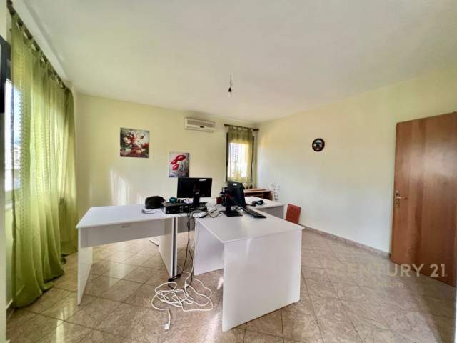 Tirane, jepet me qera zyre Kati 6, 85 m² 800 Euro (qender)