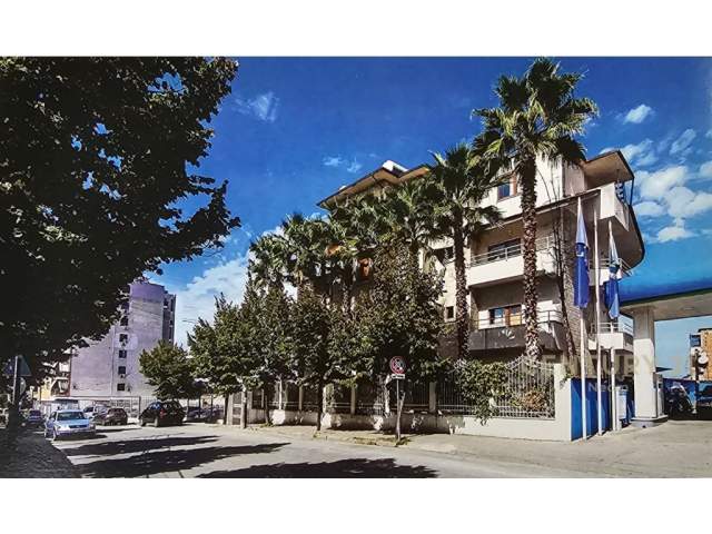 Tirane, jepet me qera Vile Kati 5, 1.320 m² 6.600 Euro (kinostudio)