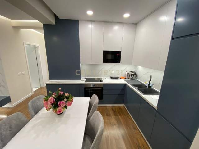 Shitet Apartament 2+1 ne Zonen e Brrylit 150.000 Euro
