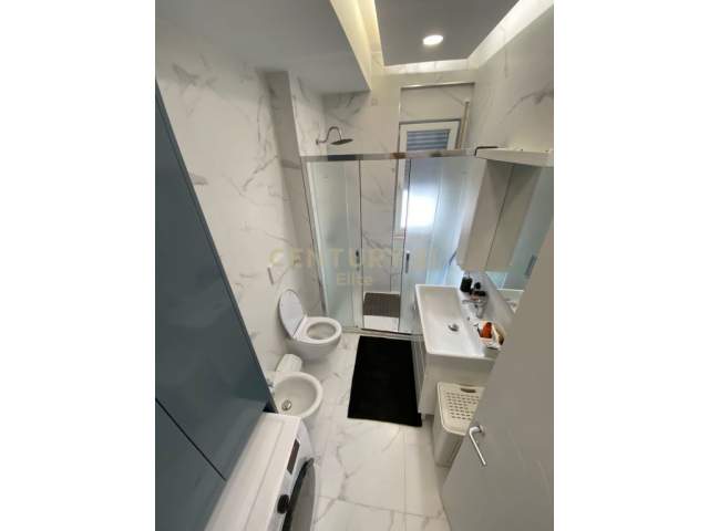 Shitet Apartament 2+1 ne Zonen e Brrylit 150.000 Euro
