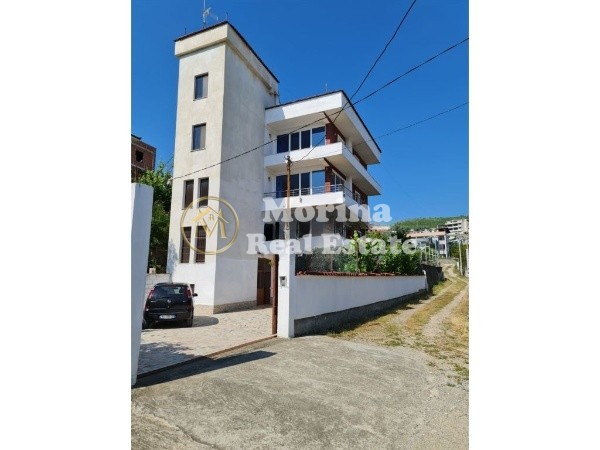 Durres, shitet Vile Kati 1, 380 m² 450.000 € (Rruga Jeronid De Rada)