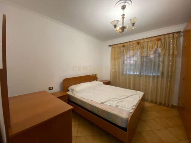 Tirane, jepet me qera apartament 1+1+BLK 270 Euro (Niko Avrami)