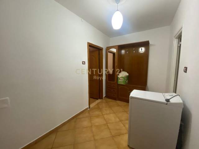 Tirane, jepet me qera apartament 1+1+BLK 270 Euro (Niko Avrami)