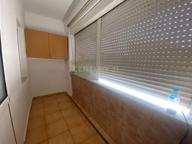 Tirane, jepet me qera apartament 1+1+BLK 270 Euro (Niko Avrami)