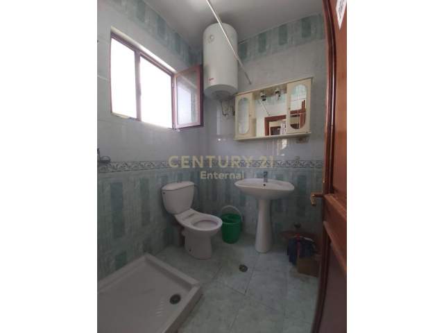 Tirane, jepet me qera apartament Kati 4, 120 m² 1.000 Euro