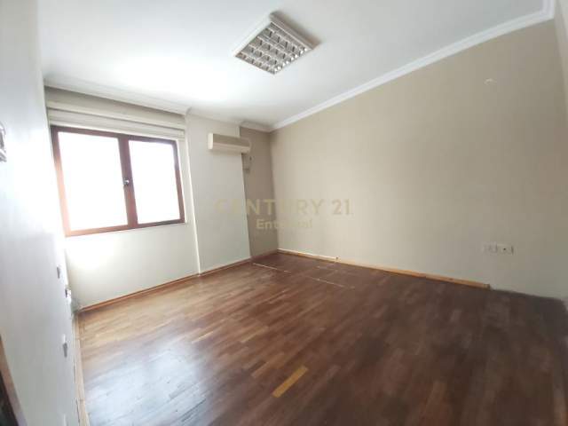 Tirane, jepet me qera apartament Kati 4, 120 m² 1.000 Euro