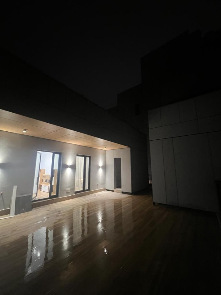 Tirane, jepet me qera apartament 2+1+Ballkon Kati 4, 174 m² 900 € (rruga 5 maji)