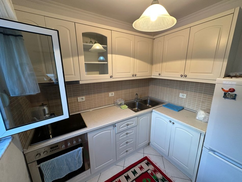 Tirane, shitet 1+1+Ballkon Kati 3, 55 m² 65.000 € (Yzberisht)