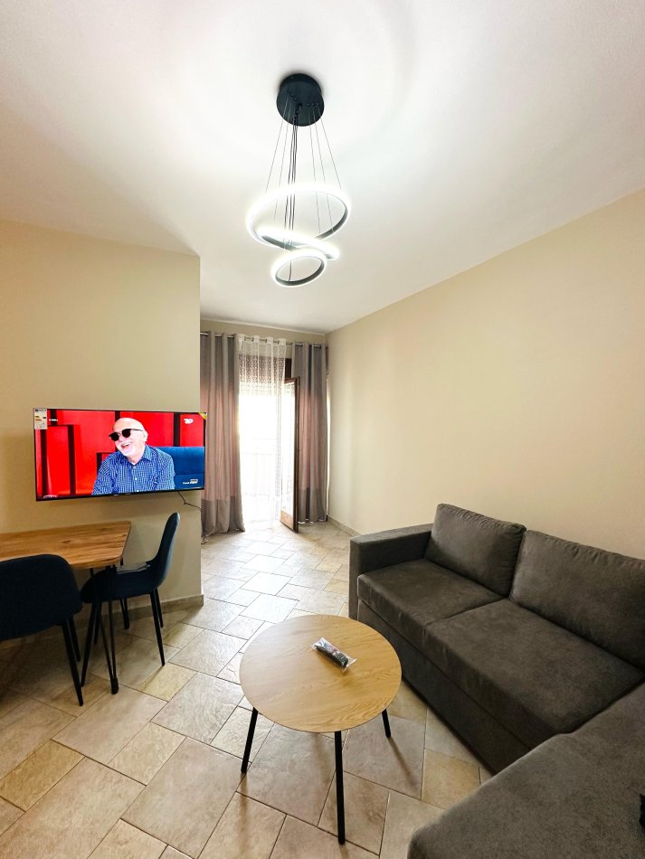 Tirane, jepet me qera apartament 1+1+Ballkon Kati 15, 60 m² 550 € (kostandin kristoforidhi)