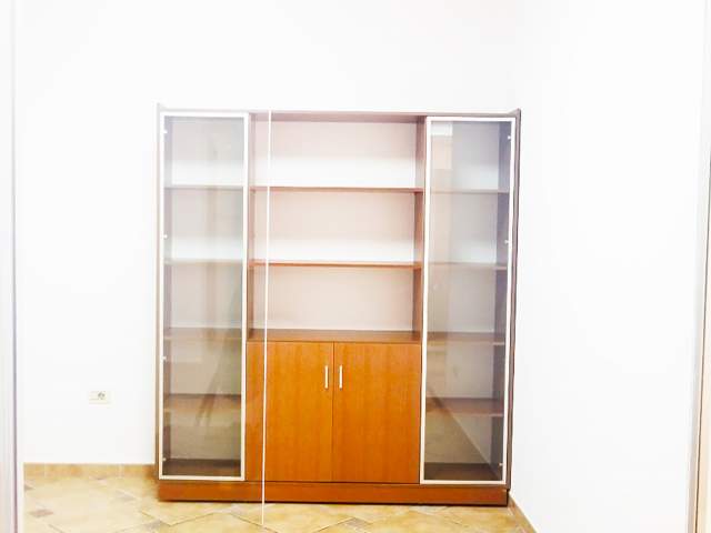 Tirane, jepet me qera zyre 132 m² 1.200 Euro