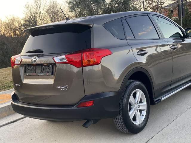 Tirane, shes makine Toyota Rav4 Viti 2014,