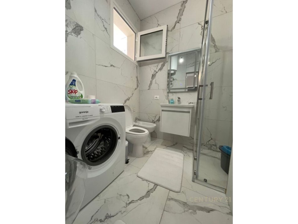 Tirane, jepet me qera apartament 2+1+Aneks+Ballkon Kati 2, 100 m² 500 € (kati 2 i nje vile me mobilim totalisht te ri, rruga 5 Maji)