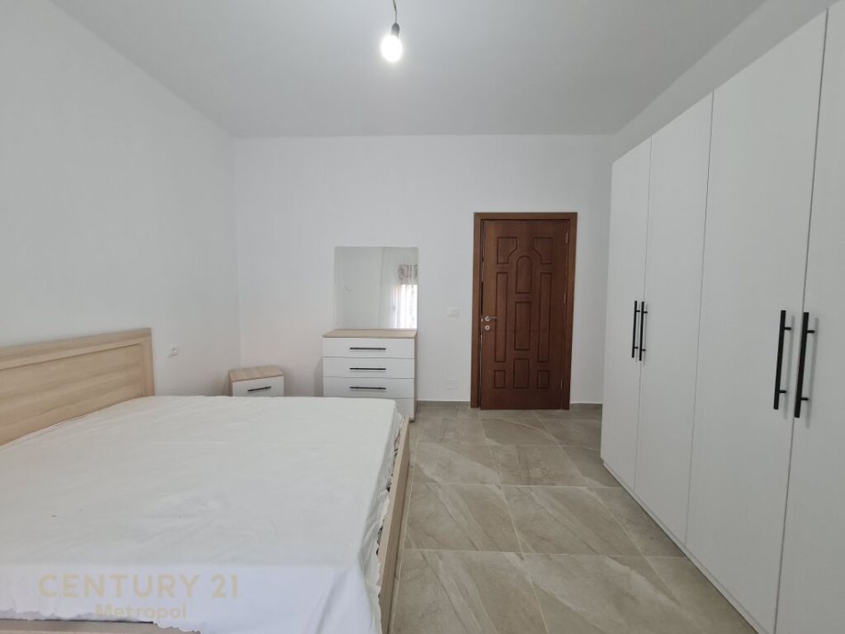 Tirane, jepet me qera 2+1+Ballkon Kati 3, 115 m² 550 € (Ofrohet për qira kati i tretë i një vile katërkateshe në zonën e Astirit)
