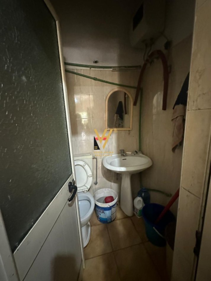 Tirane, shitet dyqan Kati 0, 66 m² 200.000 € (MEDRESEJA)