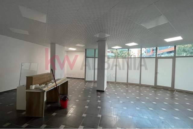 Tirane, jepet me qera zyre Kati 1, 90 m² 400 Euro (Rruga Sokrat Miho)