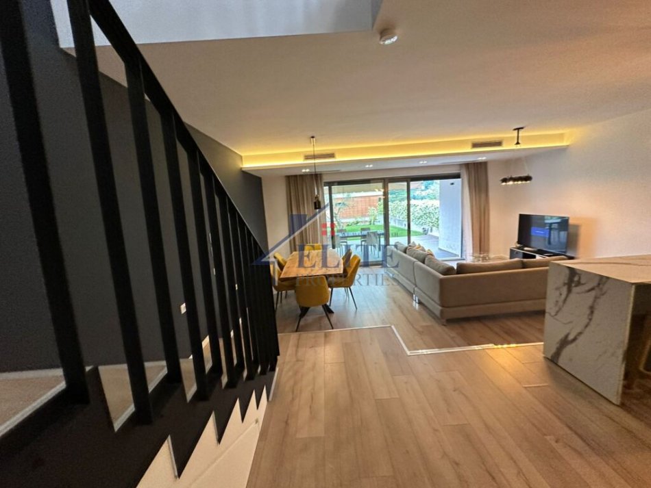 Tirane, jepet me qera apartament duplex 2+1 Kati 0, 132 m² 1.400 € (Olive Grove)