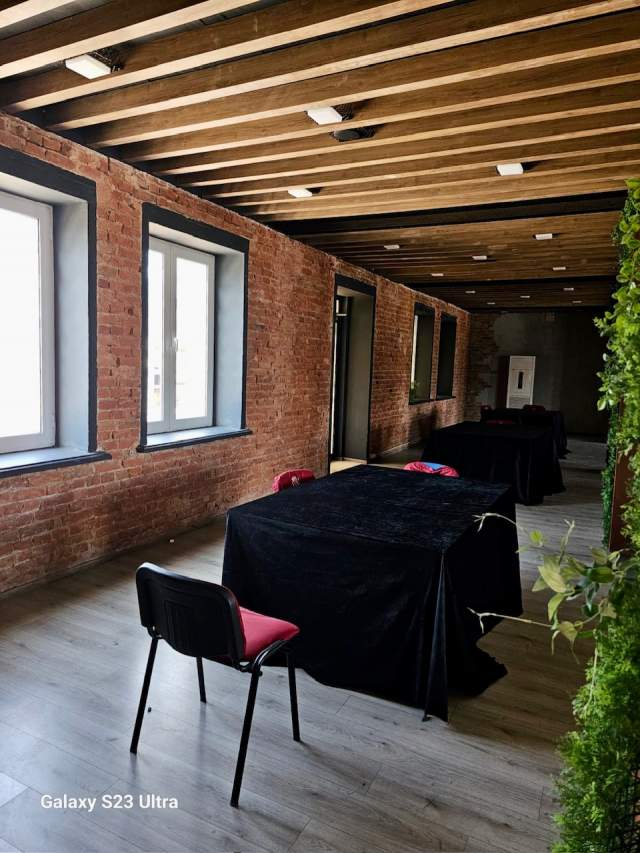Tirane, jepet me qera ambjent biznesi Kati 1, 750 m² 2.500 Euro (Kombinat)