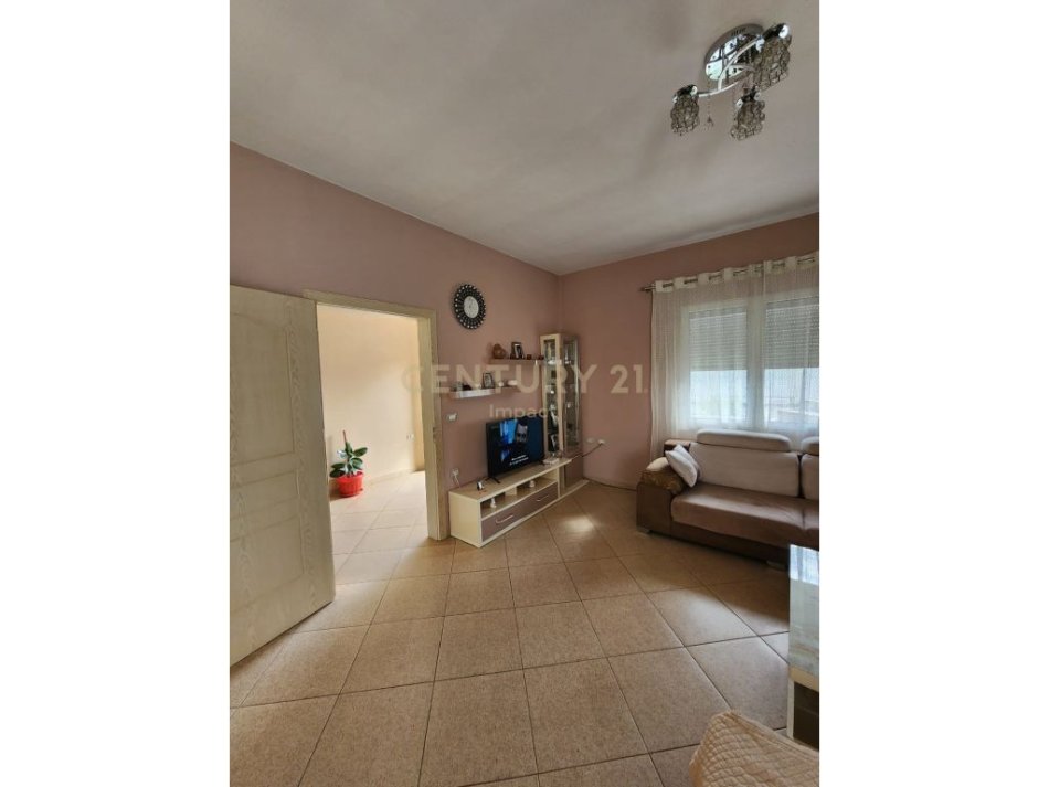 Tirane, shitet 3+1 Kati 2, 159 m² 155.000 € (Kashar)