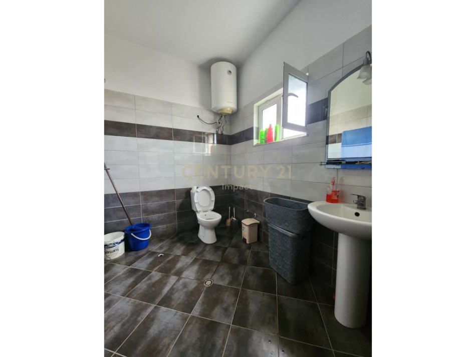 Tirane, shitet 3+1 Kati 2, 159 m² 155.000 € (Kashar)