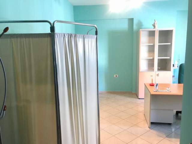 Tirane, jepet me qera ambjent biznesi 72 m² 400 Euro