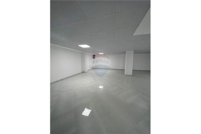 Tirane, jepet me qera ambjent biznesi Kati 0, 500 m² 1.300 Euro (Rruga Muhamet Deliu)