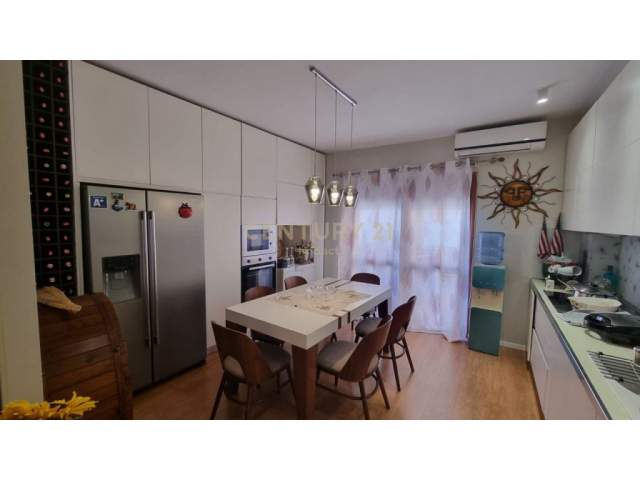 Tirane, shitet apartament 2+1 Kati 3, 100 m² 200.000 Euro (Rruga e Dibres)