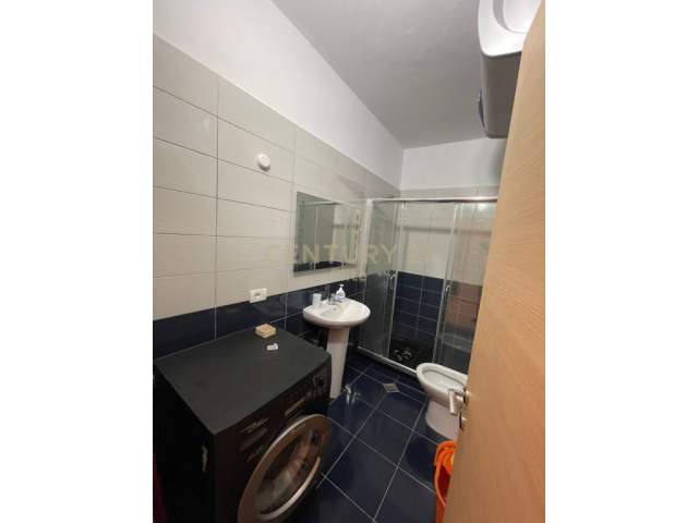 Tirane, jepet me qera apartament 2+1 Kati 3, 110 m² 700 Euro (Liqeni i Thate)