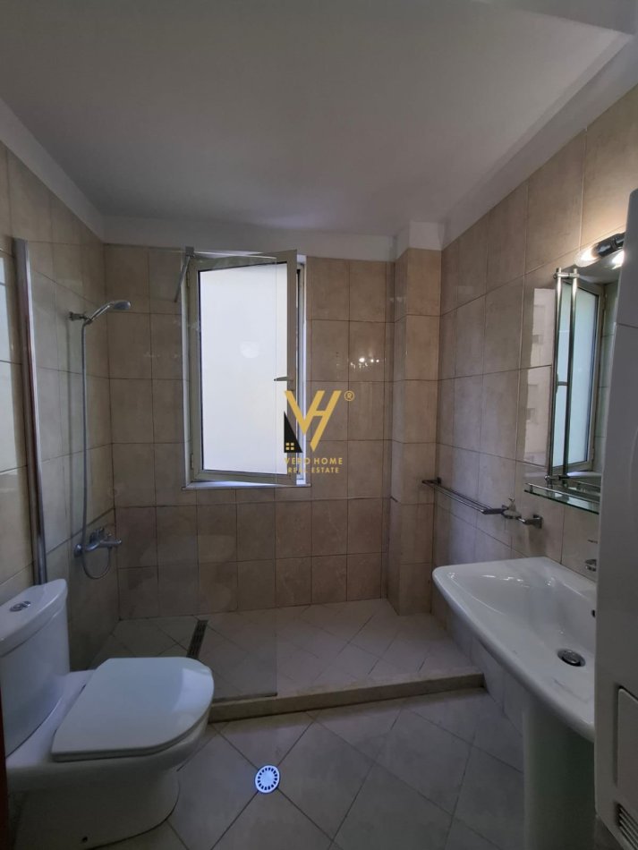 Tirane, jepet me qera apartament 2+1+Ballkon Kati 3, 110 m² 800 € (RRUGA EDUART MANO)