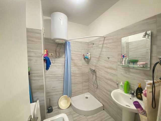 Tirane, shitet apartament 1+1+BLK Kati 7, 60 m² 86.000 Euro (Komuna e Parisit)