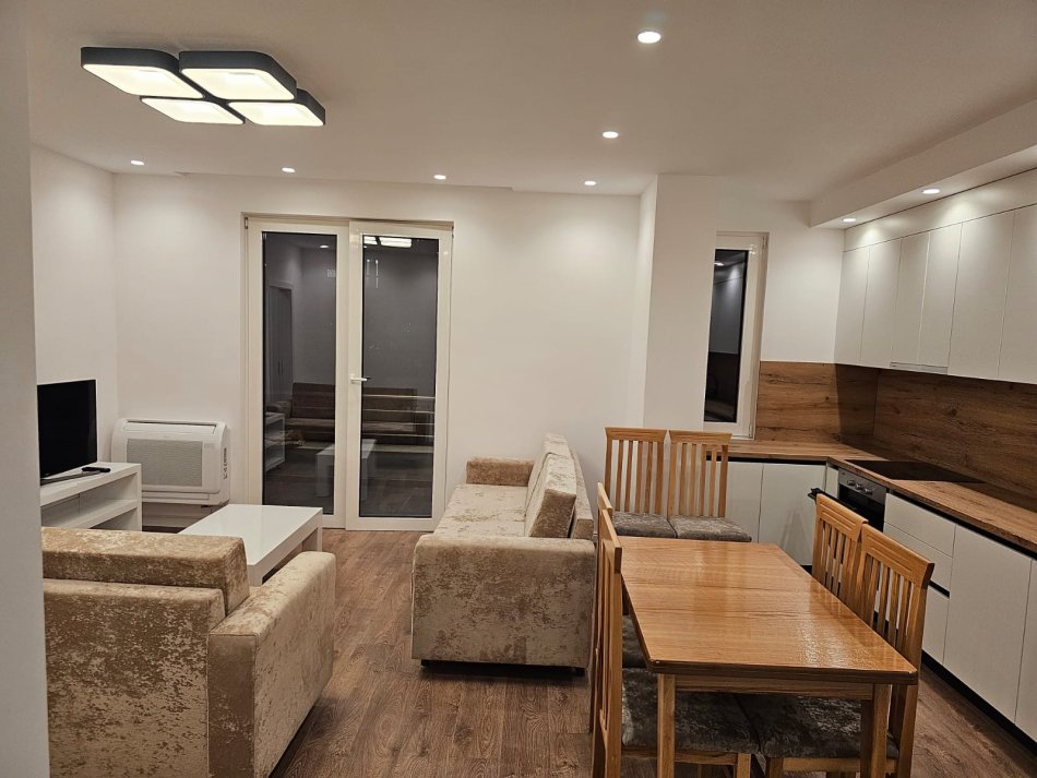 Tirane, jepet me qera apartament 2+1+Aneks+Ballkon Kati 7, 110 m² 800 € (Fusha Aviacionit)