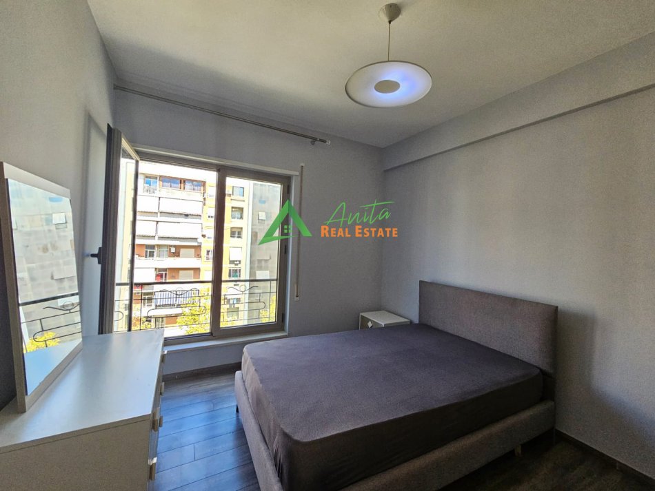 Tirane, jepet me qera apartament 3+1+Ballkon Kati 7, 130 m² 1.000 € (Rruga e Kavajes)