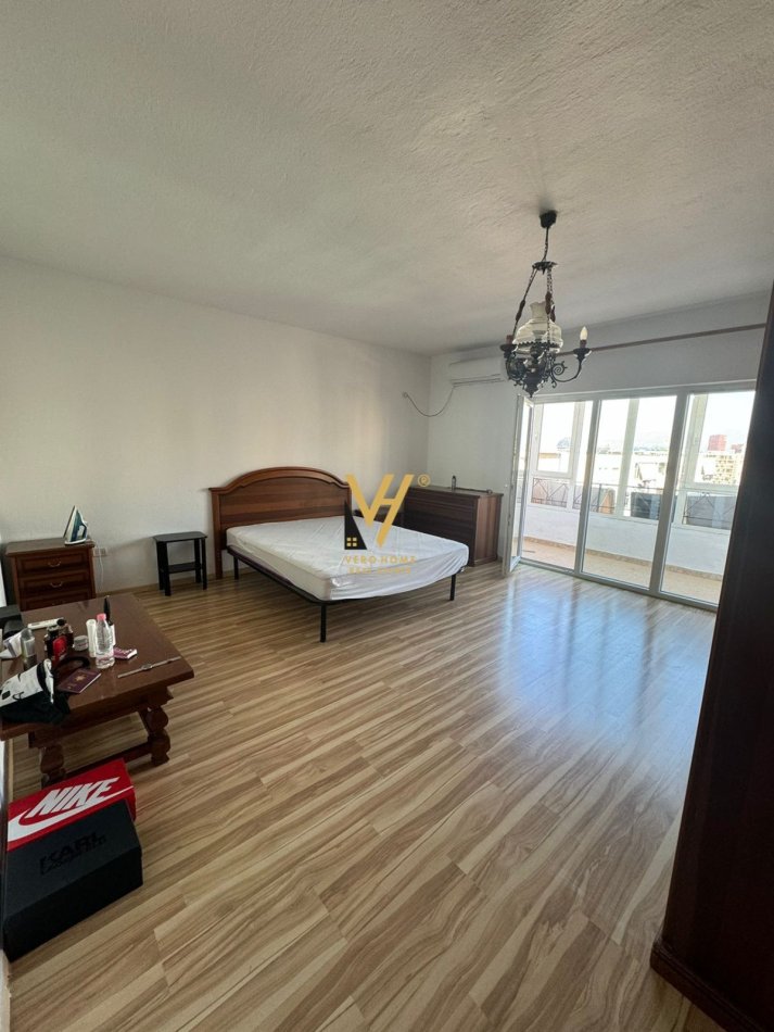 Tirane, shitet apartament 3+1+Ballkon Kati 5, 170 m² 300.000 € (KRISTAL CENTER)