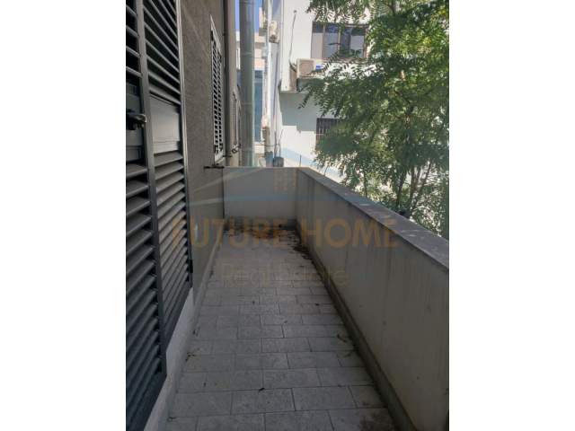 Durres, jepet me qera ambjent biznesi Kati 2, 140 m² 600 Euro (SPITALI AMERIKAN)