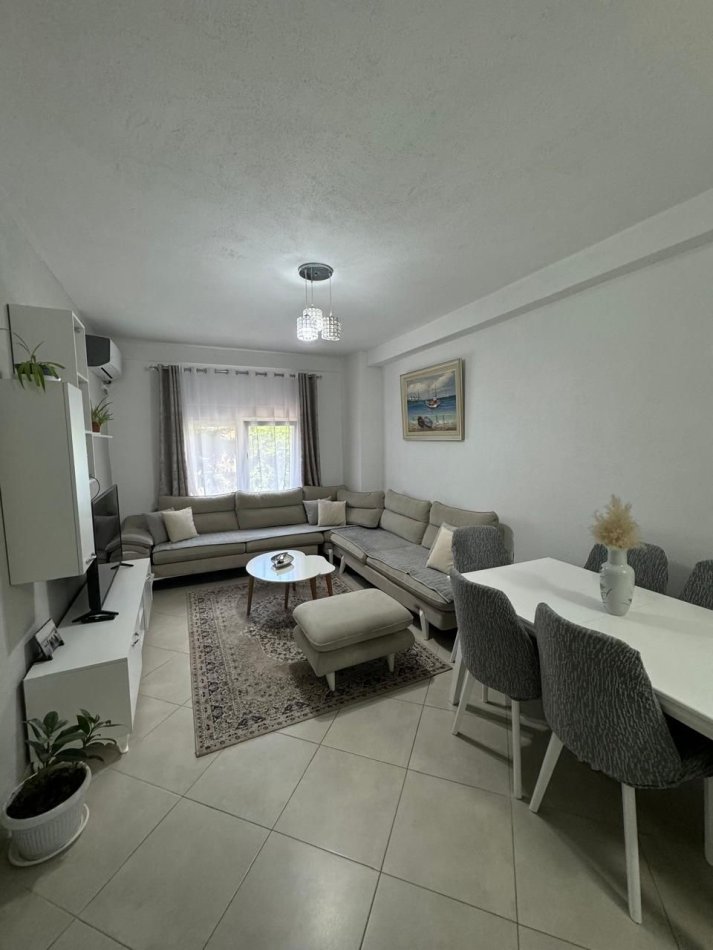 Tirane, jepet me qera apartament 2+1+Ballkon Kati 1, 85 m² 600 € (Don Bosko)