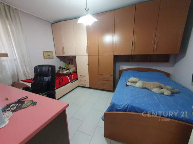 Shitet apartament 1+1 tek  Ish Fusha e Aviacionit / 90.000 Euro