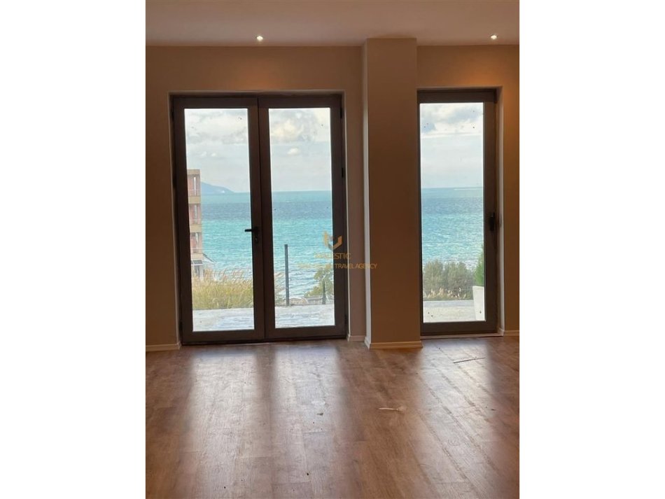 Vlore, shitet apartament 2+1+Ballkon Kati 1, 100 m² 149.000 € (lungomare)