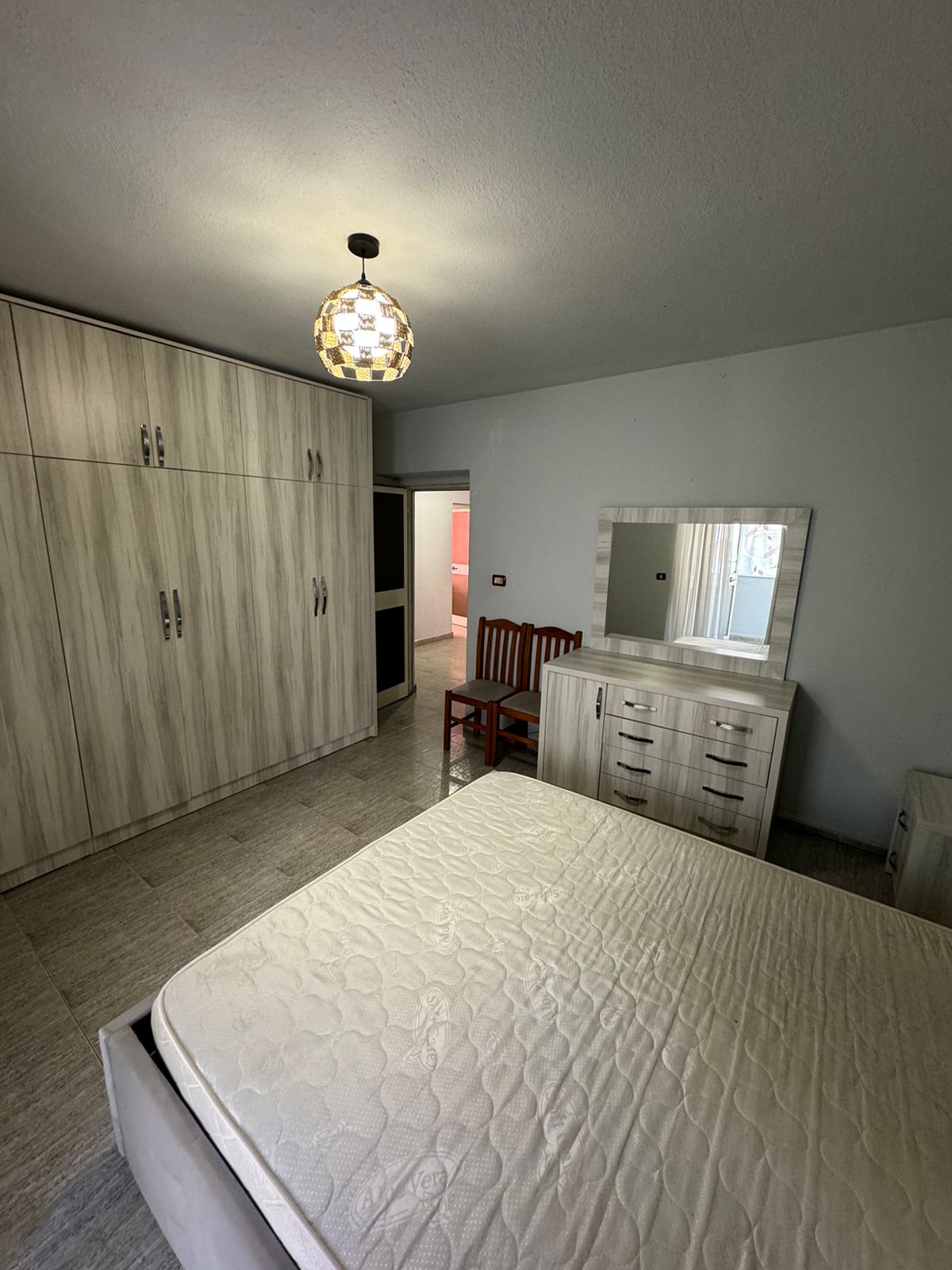 Apartament 2+1 me qera , Perballe ish ekspozites . 450 euro